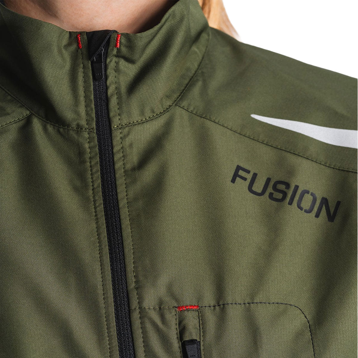 Fusion S1 løbejakke dame med lynlås og logo på front