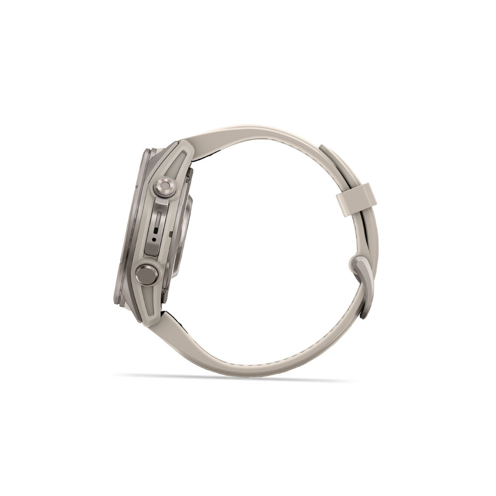 Garmin Fenix 9 smartwatch med 43 mm titanium urkasse og silikonerem