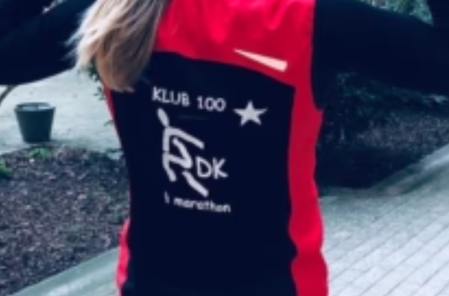 Klub 100 halvmarathon tryk option på rød vest