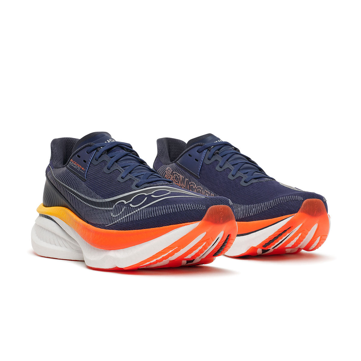 Par løbesko Saucony Endorphin Azura med blå og orange detaljer