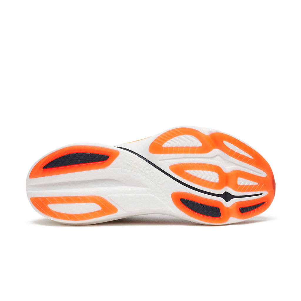 Saucony Endorphin Azura herre løbesko set fra undersiden med orange sål