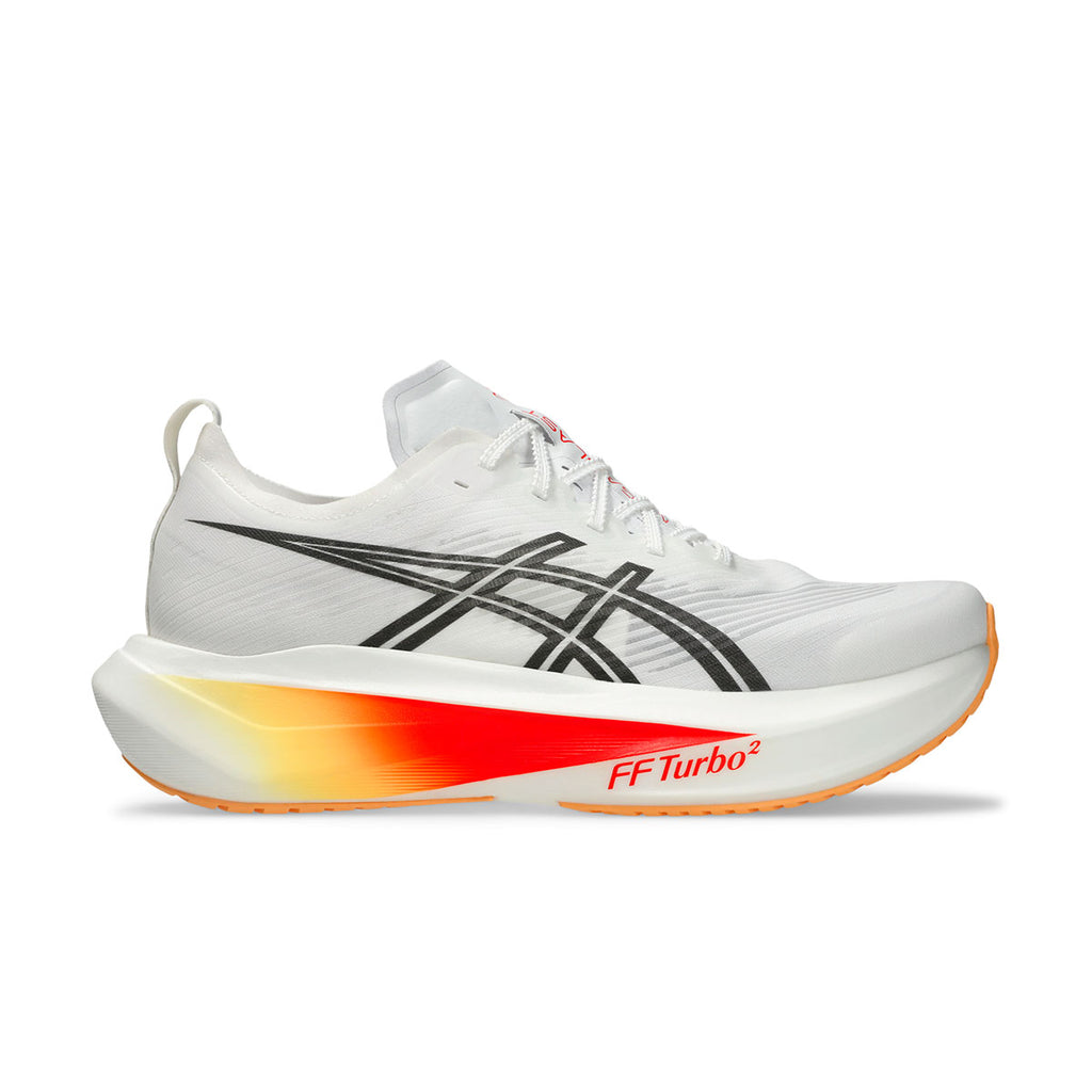 ASICS Megablast løbesko i hvid med orange sål og sort logo