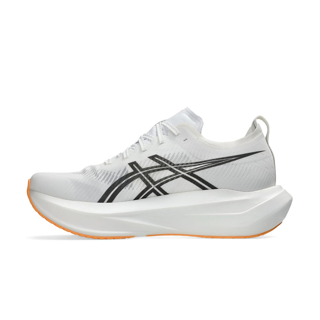 ASICS Megablast løbesko med grå overdel og orange sål