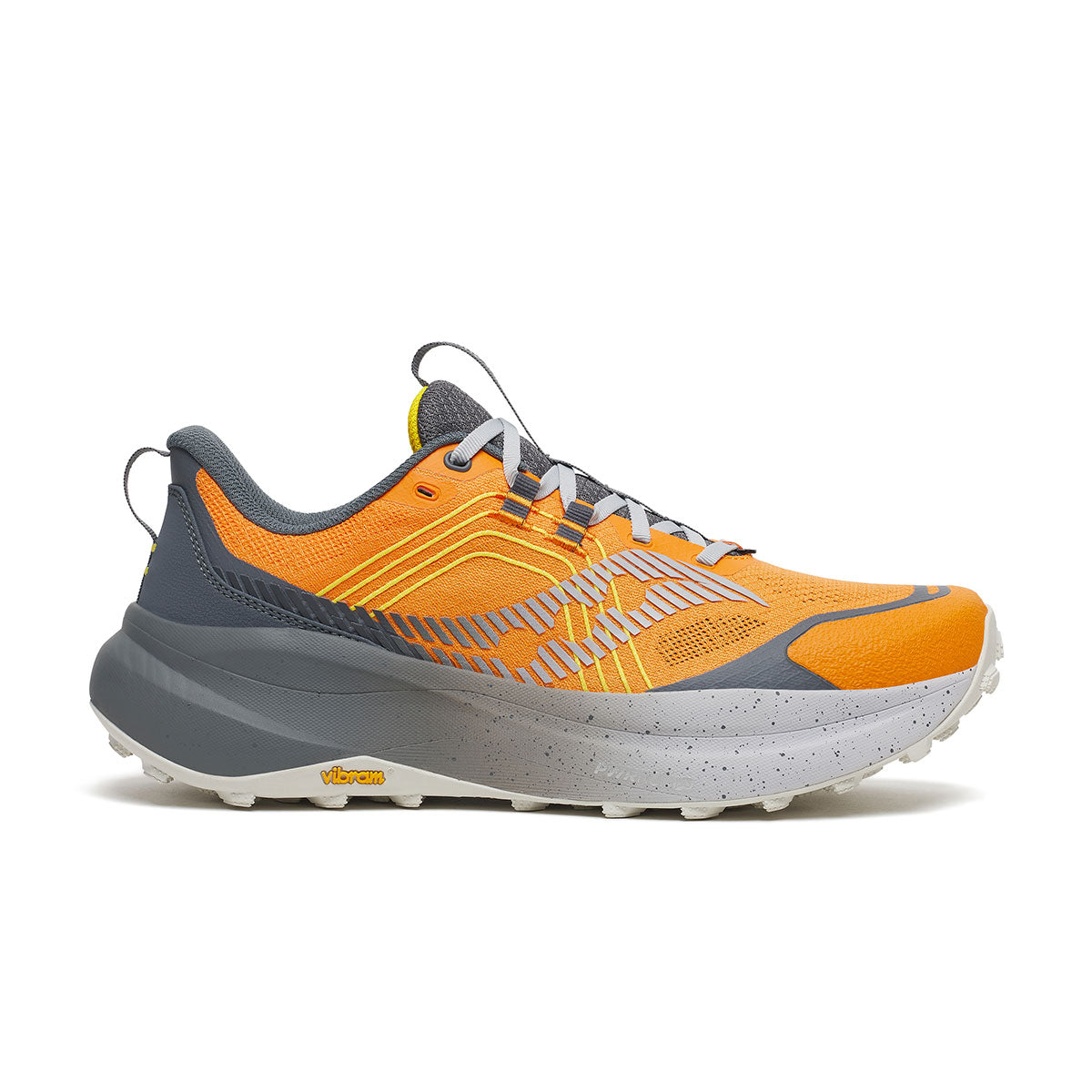 Saucony Xodus Ultra 4 herres trailsko i orange og grå, snørebånd og sål