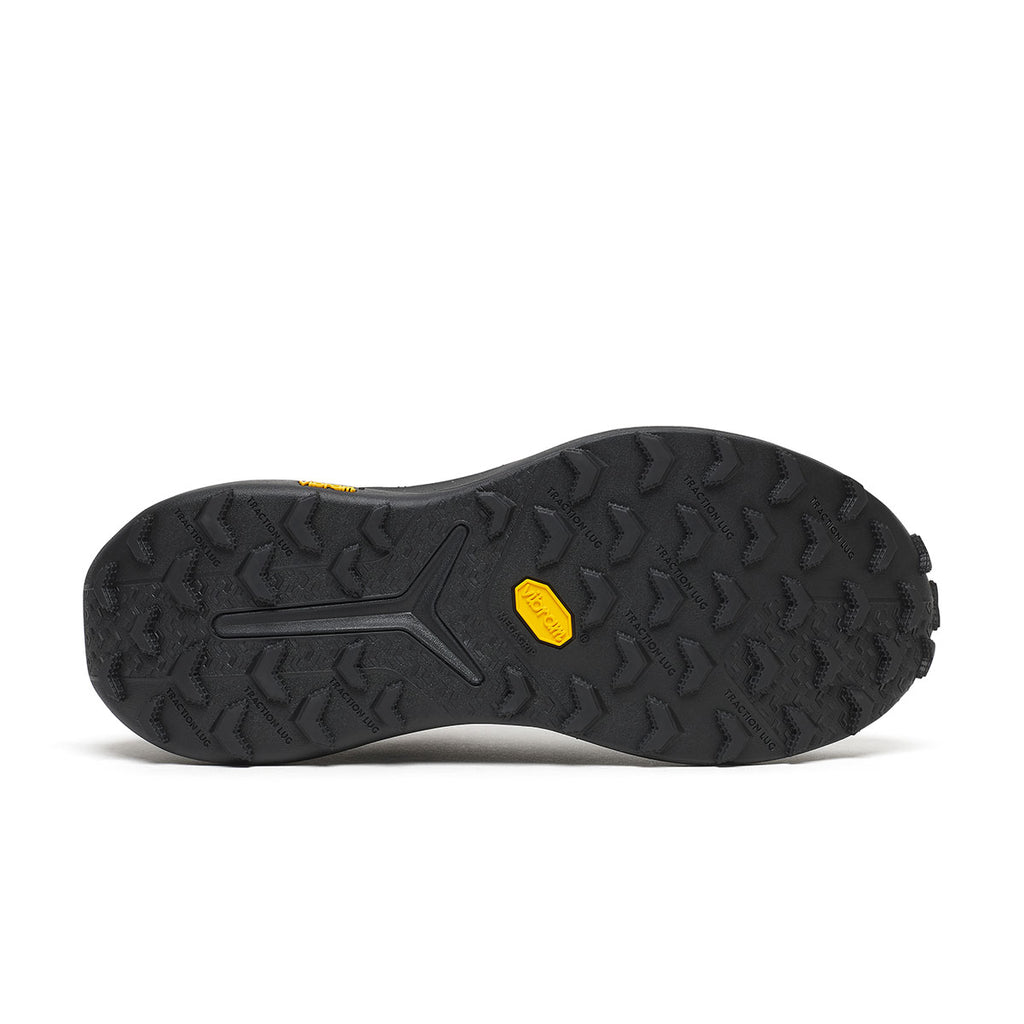 Saucony Xodus Ultra 4 GTX trailsko med mønstret gummisål og hælgreb