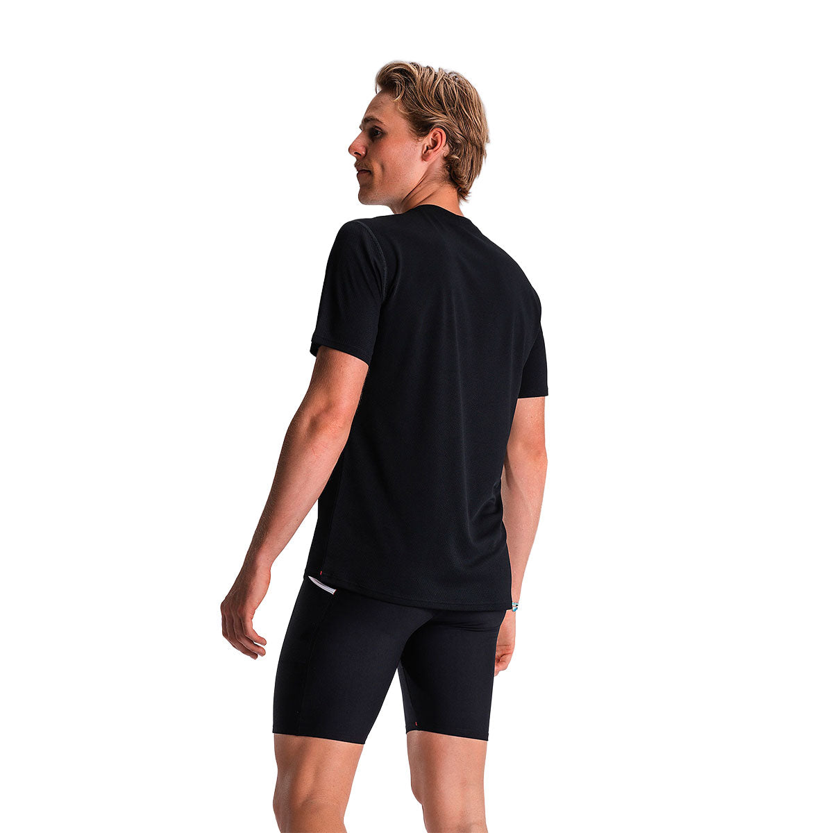 Sort herre T-shirt med rund hals og korte ærmer, set bagfra
