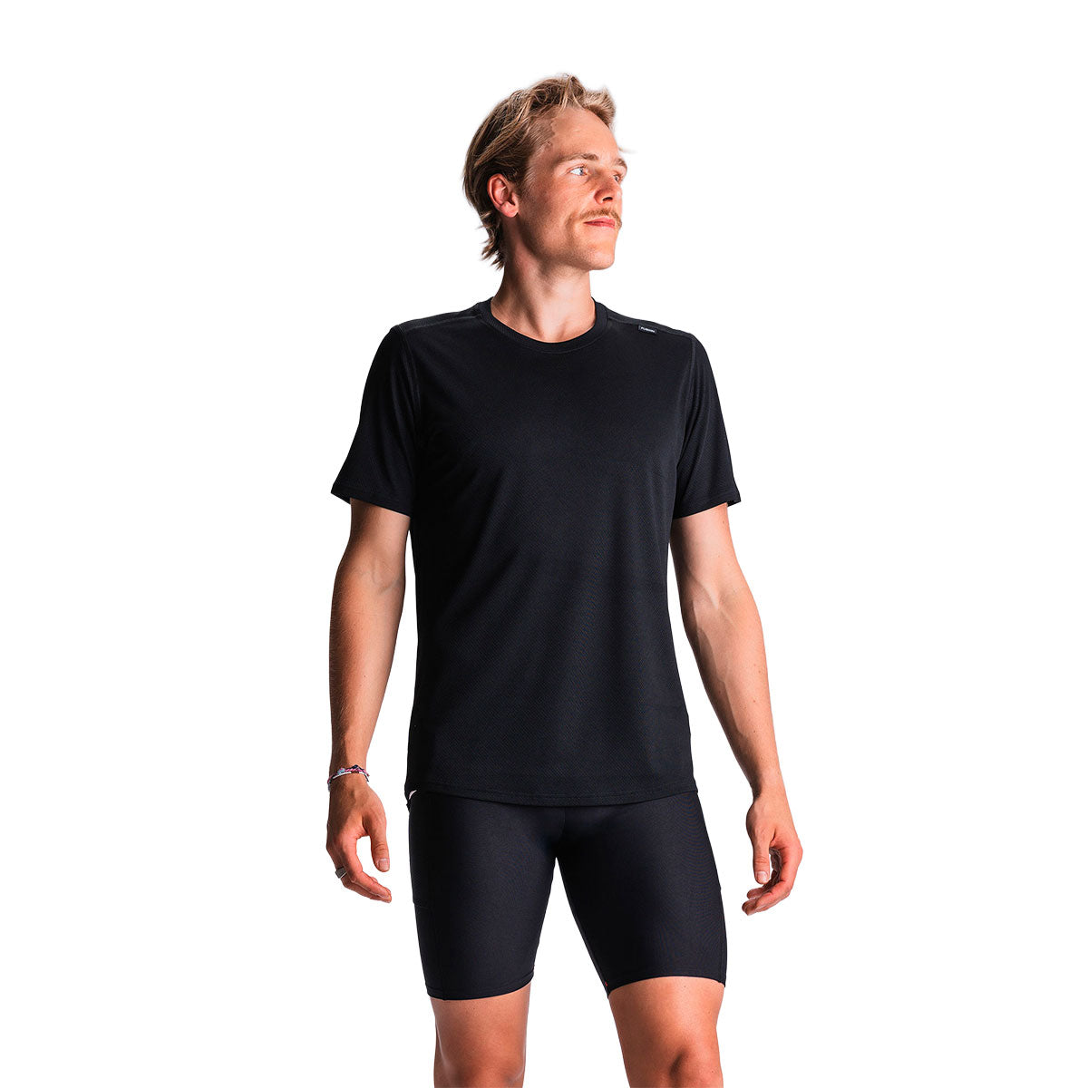 Sort herre T-shirt med korte ærmer og rund halsudskæring