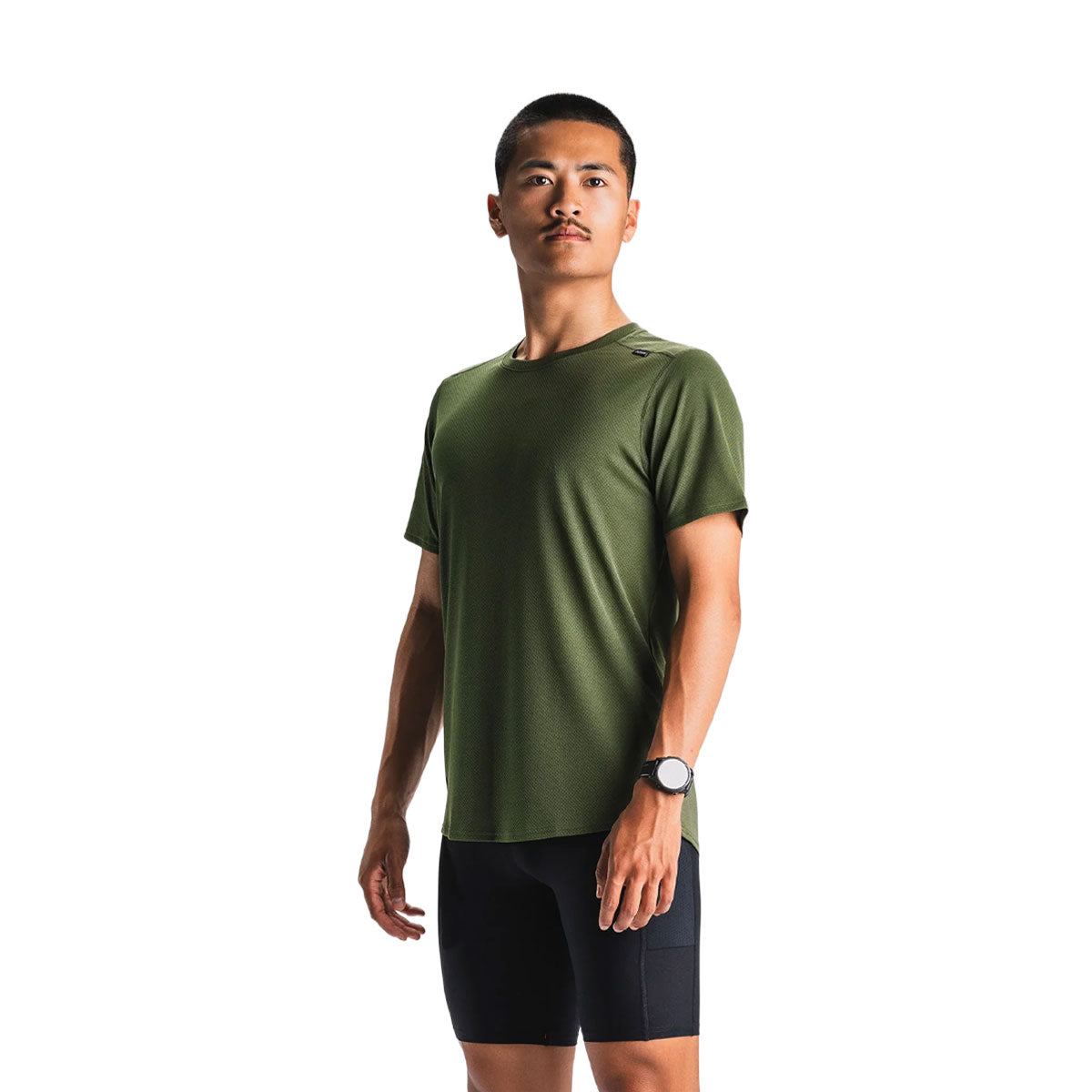 Grøn herre T-shirt med korte ærmer og rund halsudskæring