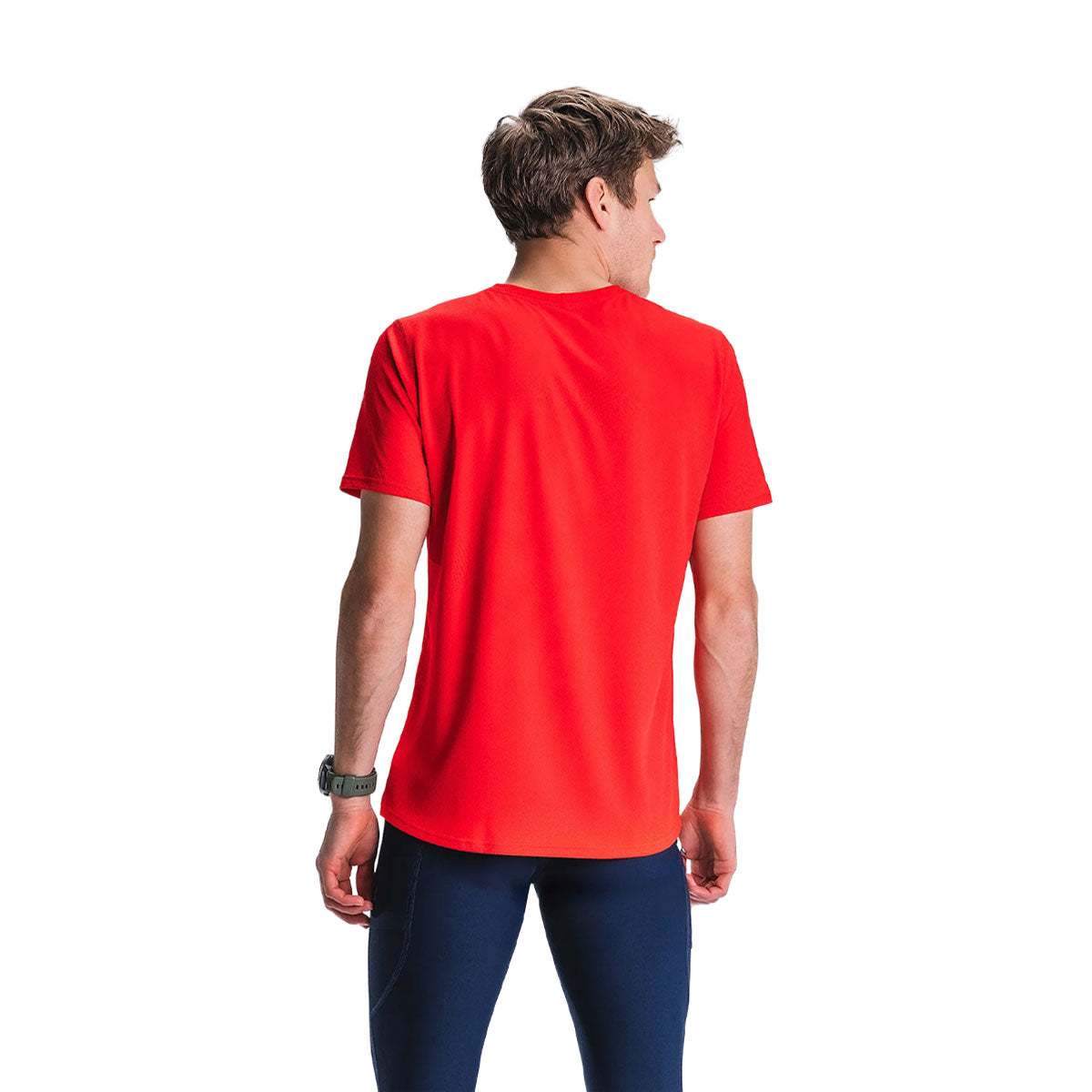 Rød T-shirt med korte ærmer til mænd, set bagfra