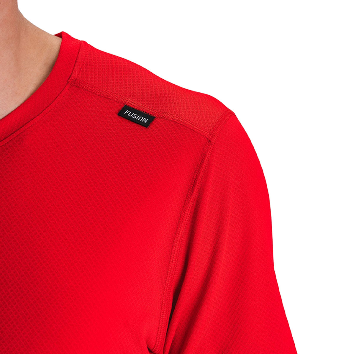 Rød Fusion Tempo One t-shirt med synlig mærkelabel og krave