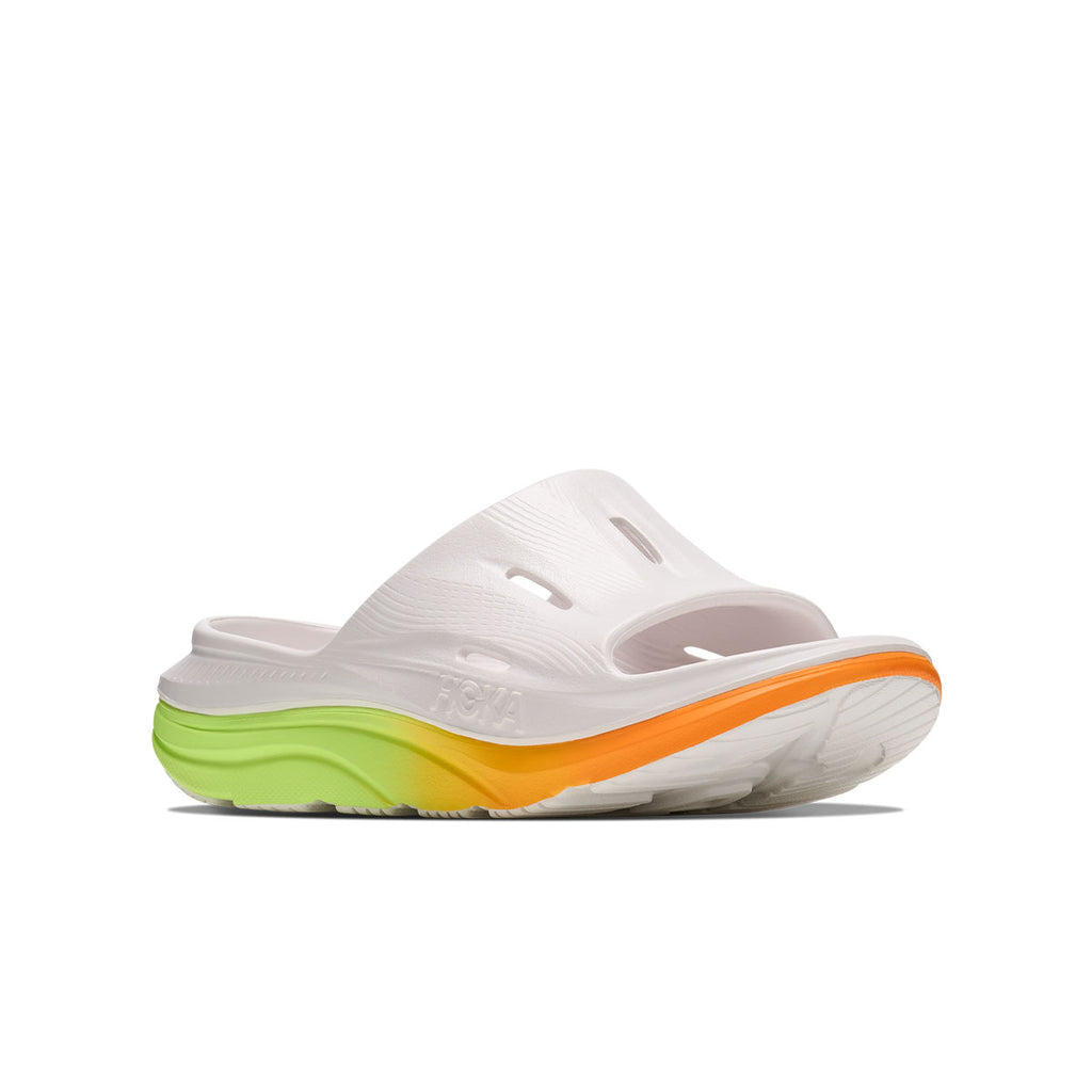 Hoka Ora Recovery Slide 3 unisex sandal med hvid øvre og farvet sål