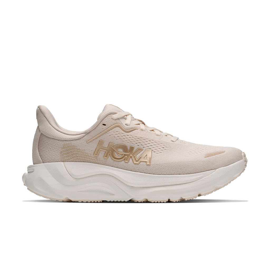 Hoka Arahi 9 Dame løbesko i beige med snørebånd og sål
