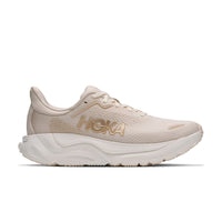 Hoka Arahi 9 Dame løbesko i beige med snørebånd og sål