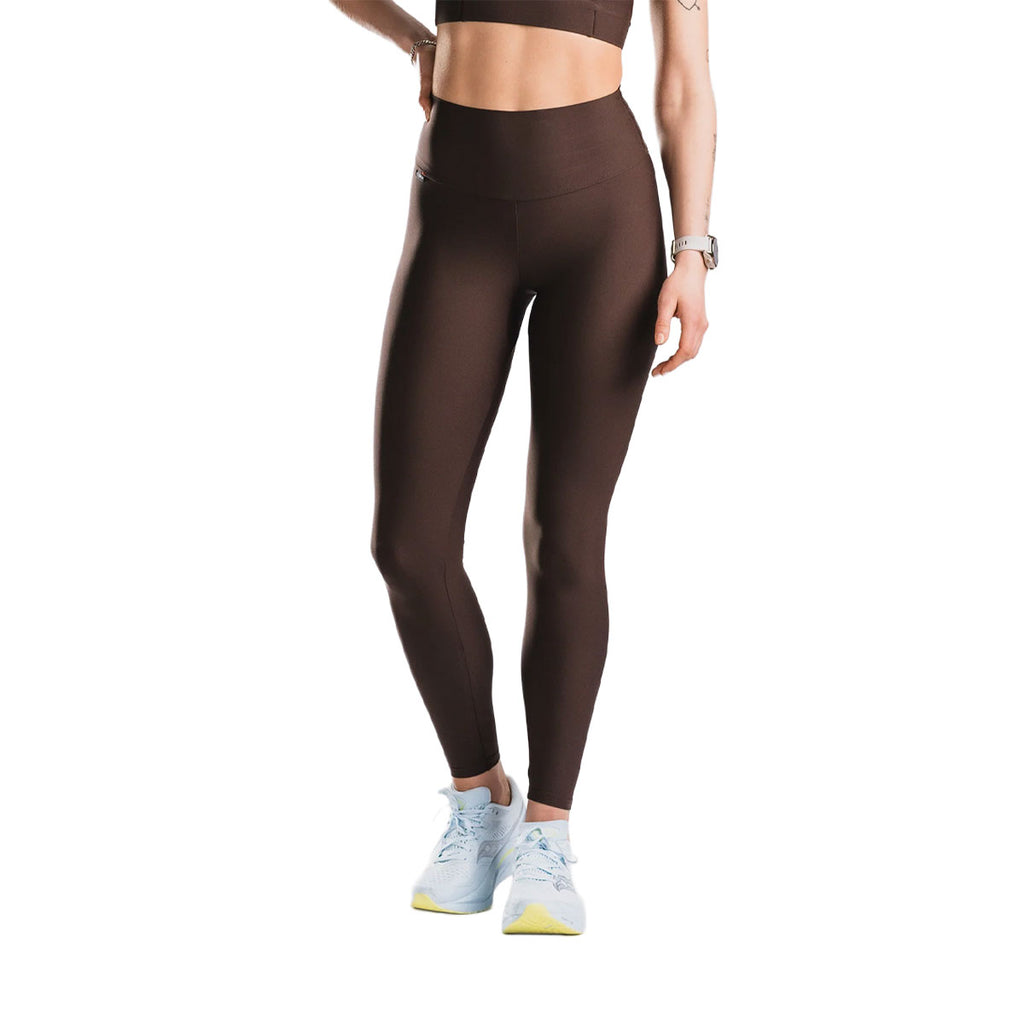 Højtsiddende sorte tights på model med fuld benlængde