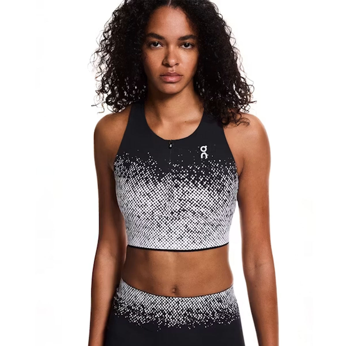 On Zero Crop Dame singlet med sort-hvidt prikmønster og lynlås