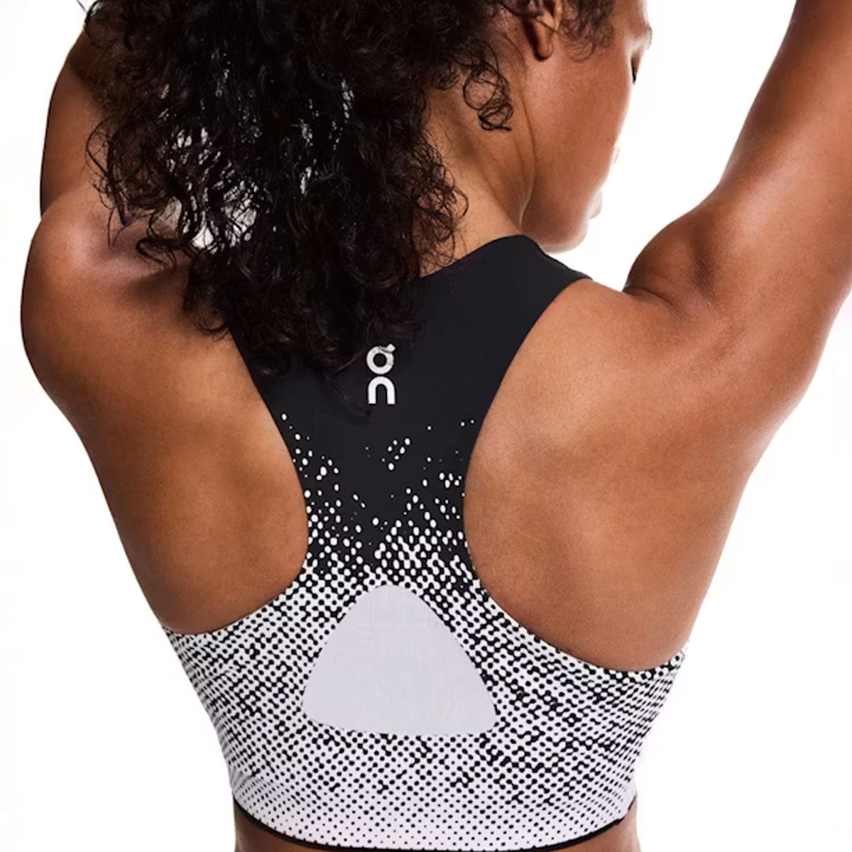 On Zero Crop Dame tanktop med sort-hvidt prikmønster og logo