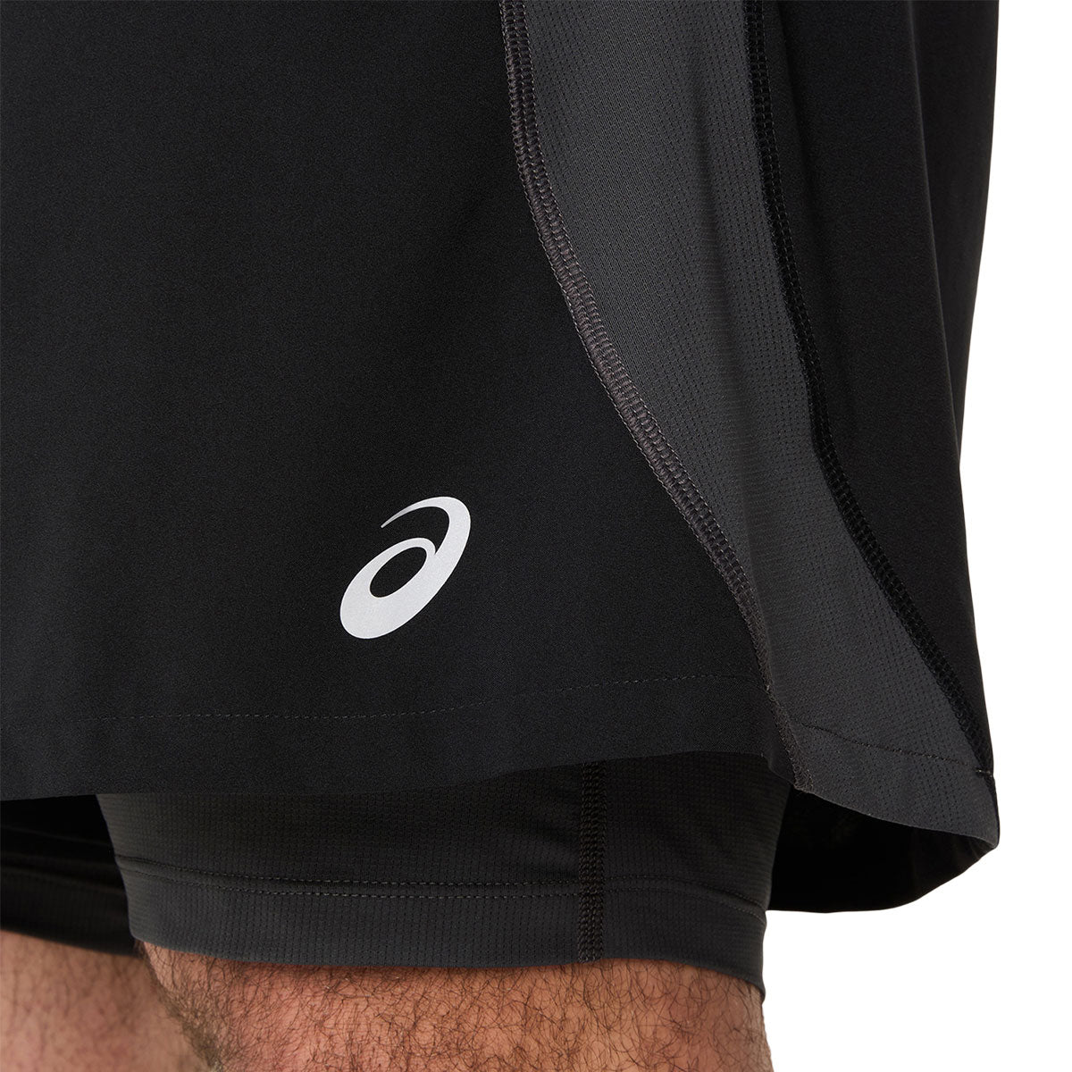 ASICS Road 2in1 5" shorts til mænd i sort
