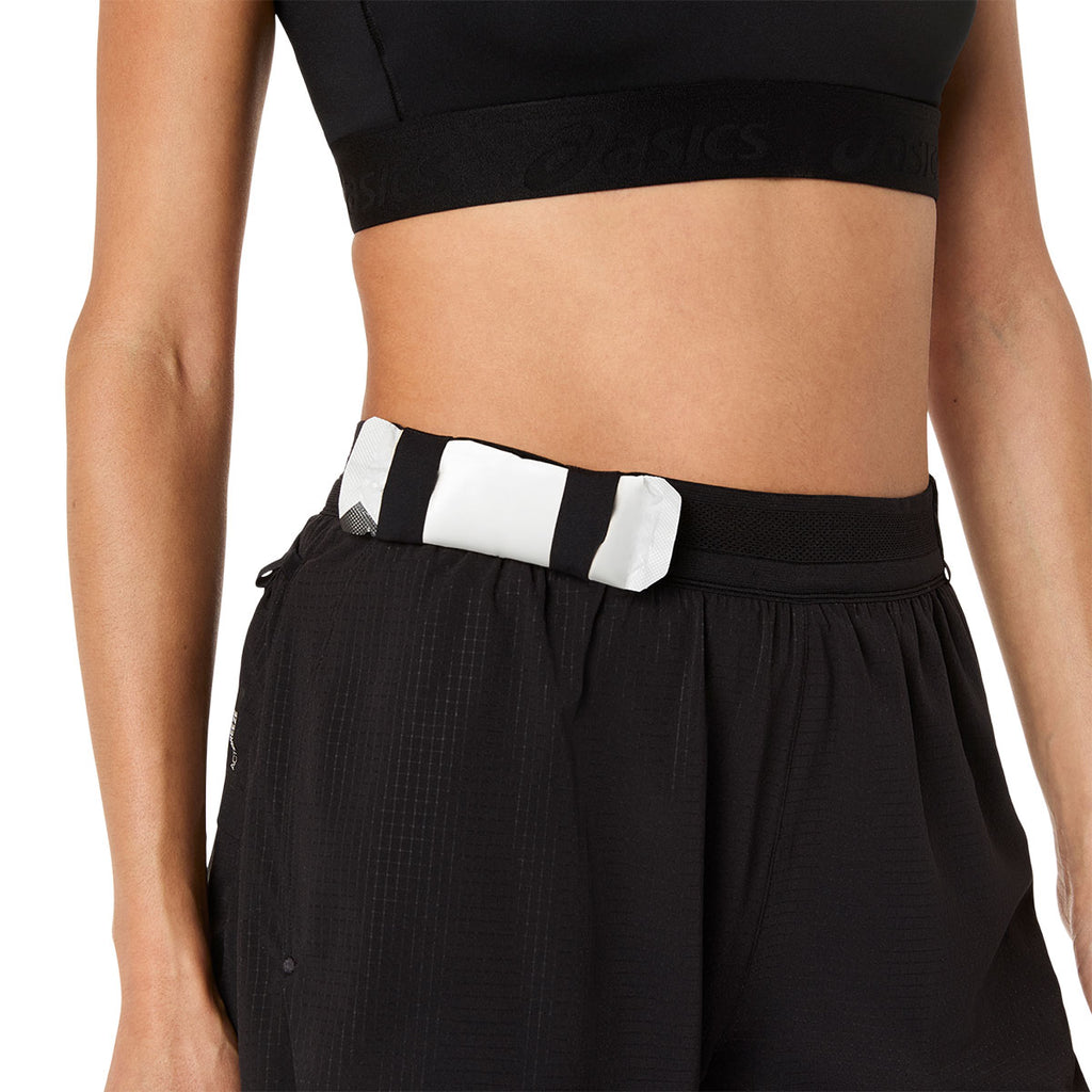 ASICS Metarun split shorts dame i sort med hvidt bånd
