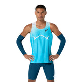 ASICS Metaspeed singlet til mænd i lyseblå med stjerneprint og racer-udskæring