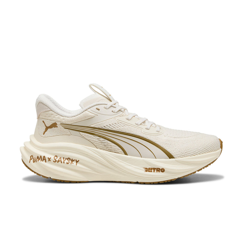 Puma Magnify NITRO 3 Saysky dame løbesko i lys beige farve