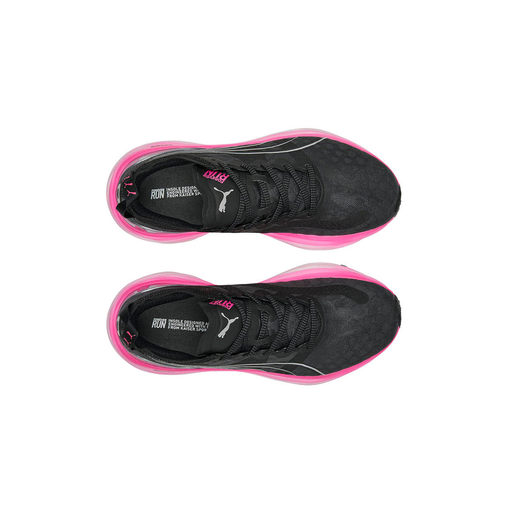 Puma ForeverRun Nitro løbesko i sort og pink med åndbart design.
