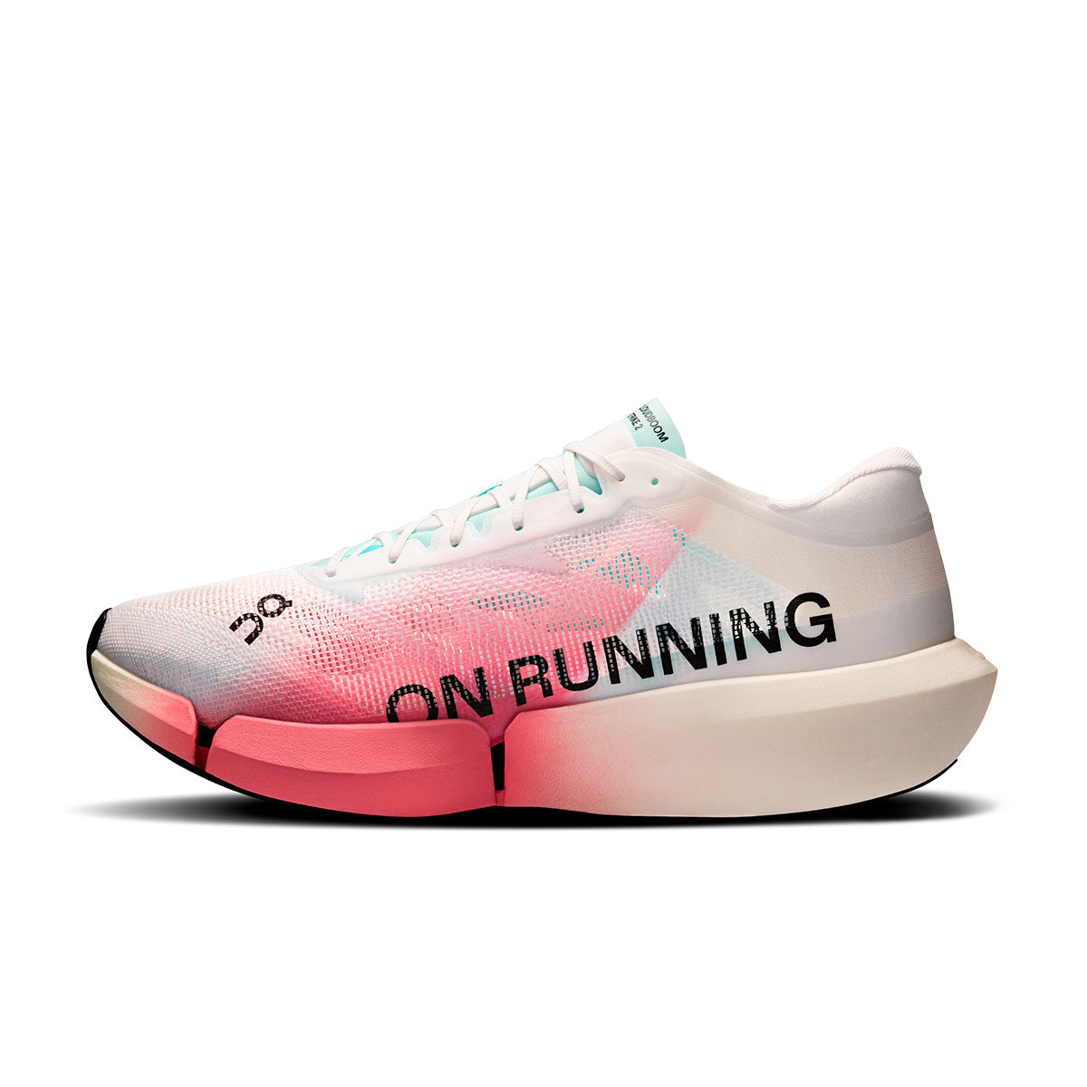 ON Cloudboom Strike 2 unisex løbesko med hvid og pink overdel