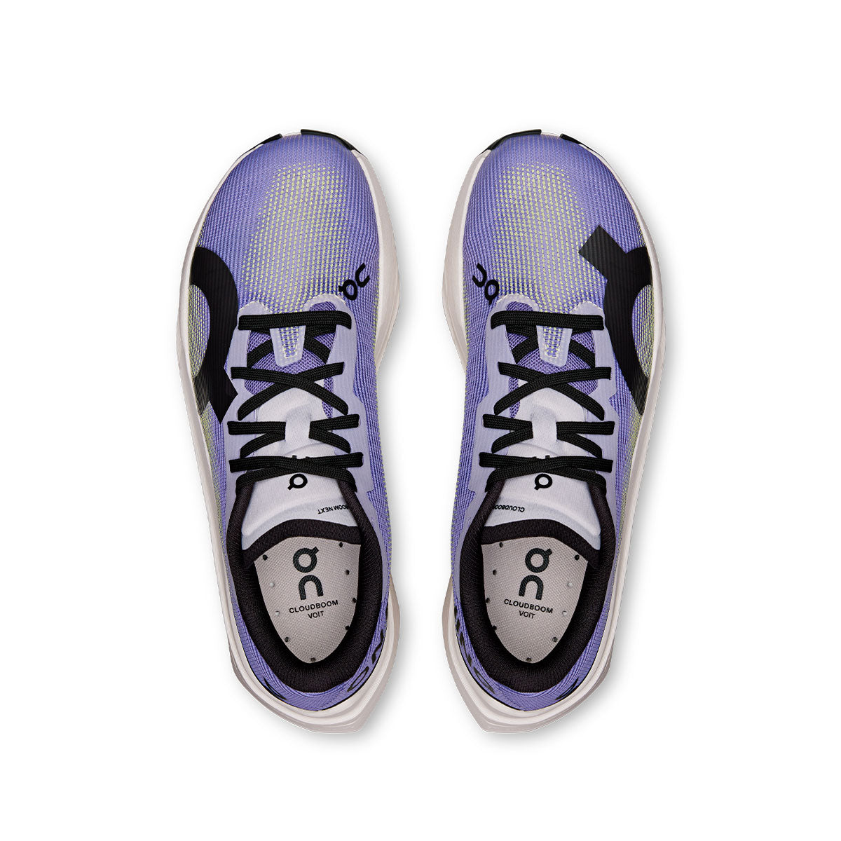 On Cloudboom Volt Dame løbesko med blå og hvide detaljer