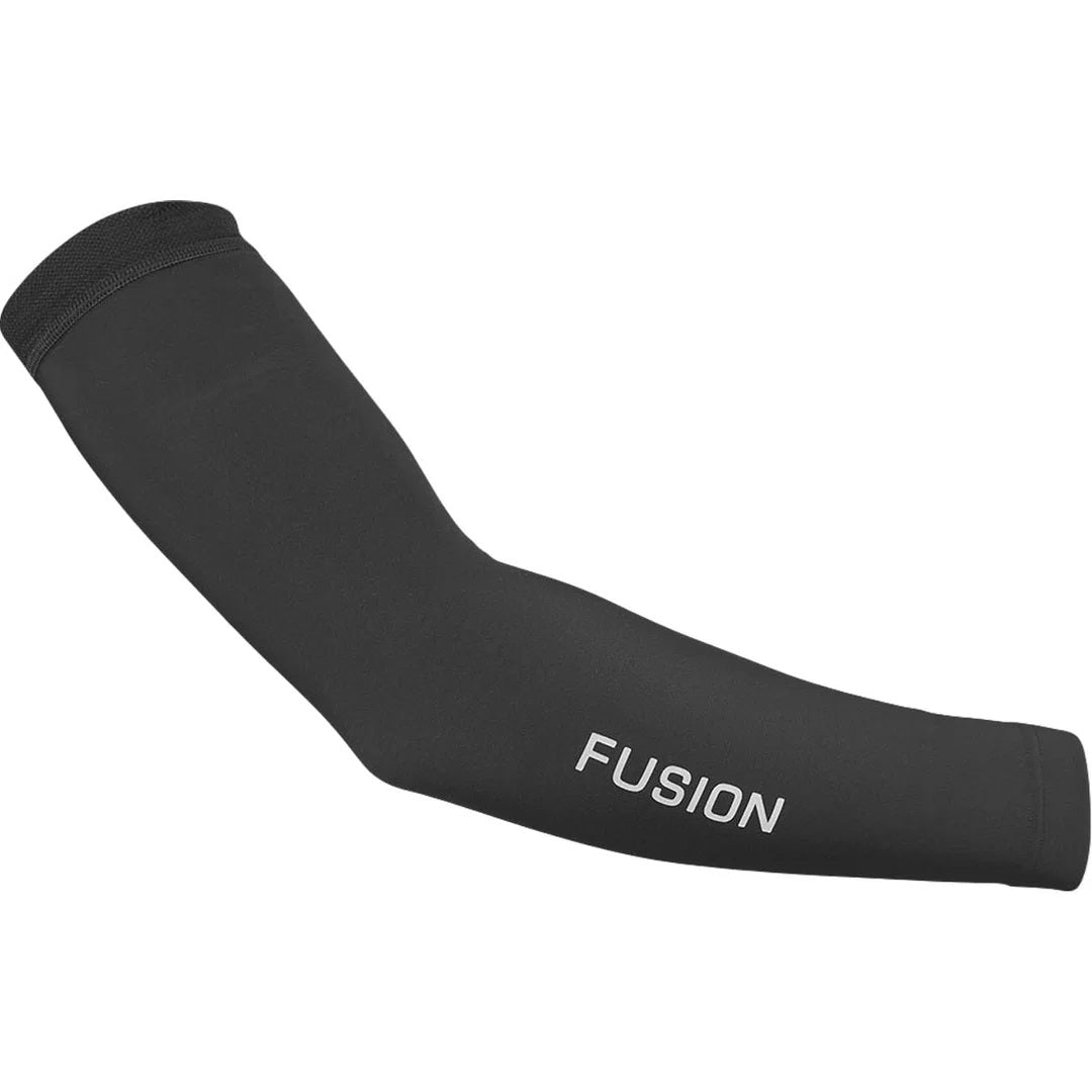 Fusion armvarmer til cykling, sortærmetærmer med Fusion-logo