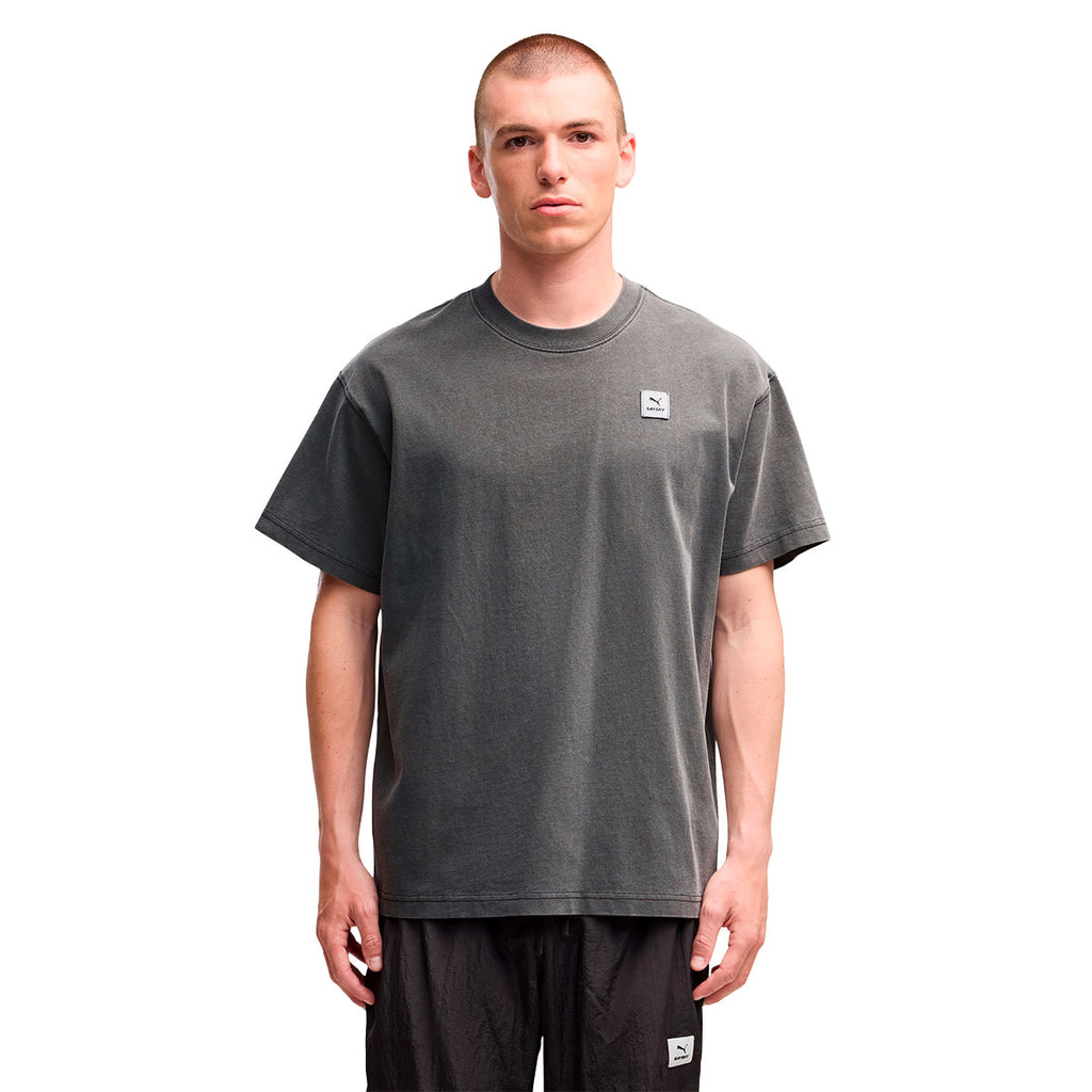 Puma X SAYSKY grafisk team T-shirt i grå farve