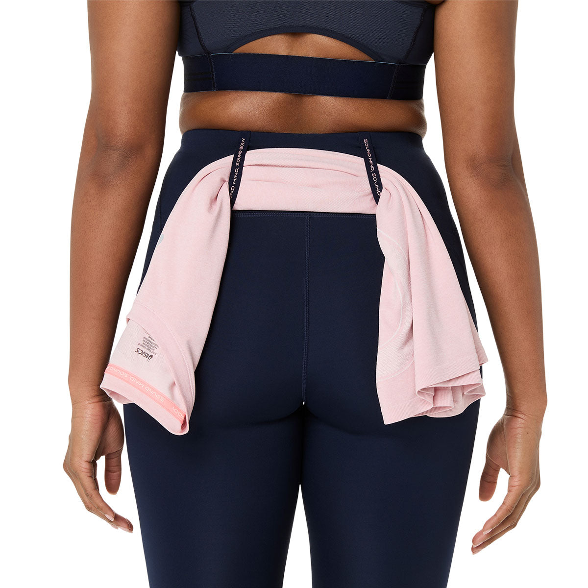 Asics Road High Waist Tight Dame med en trøje om livet