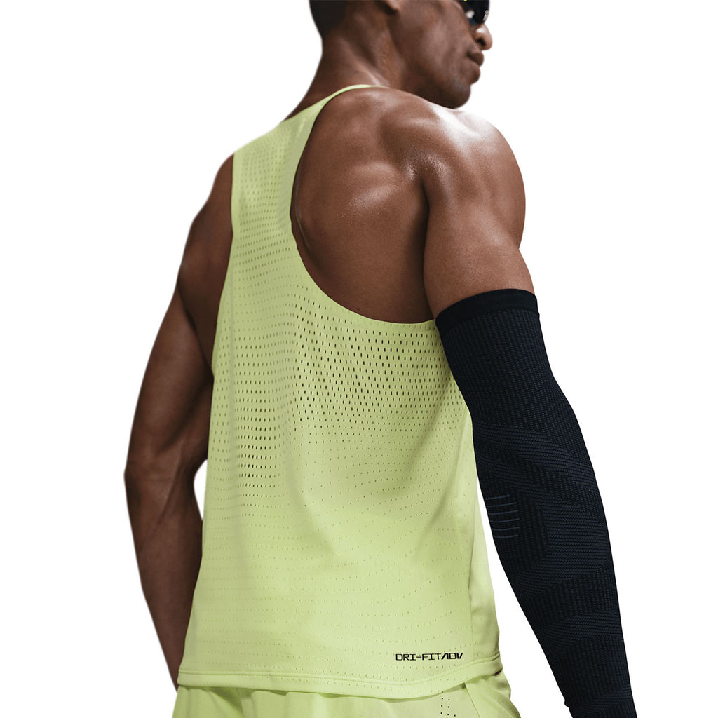 Nike Dri-FIT ADV aeroswift singlet i limegrøn farve herre model