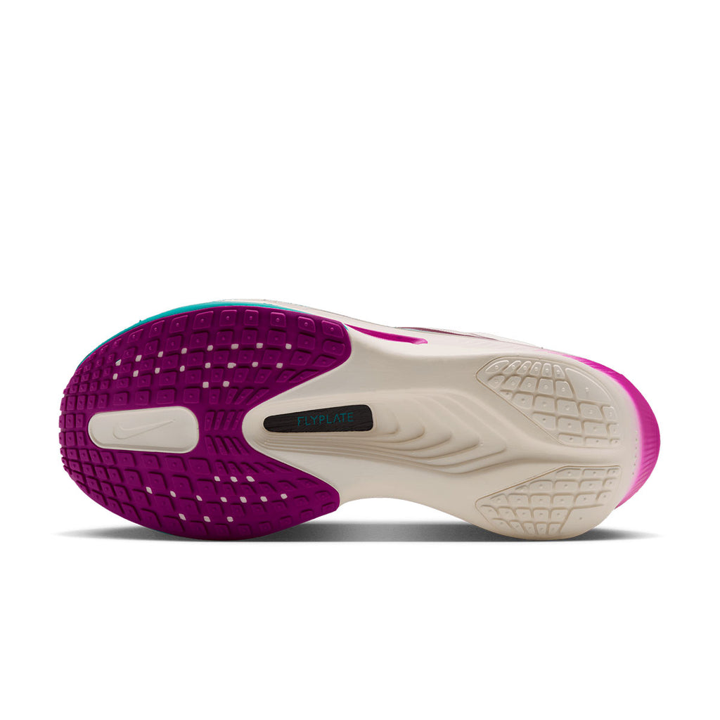 Nike Zoom Fly 6 Dame løbesko set fra undersiden med lilla sål