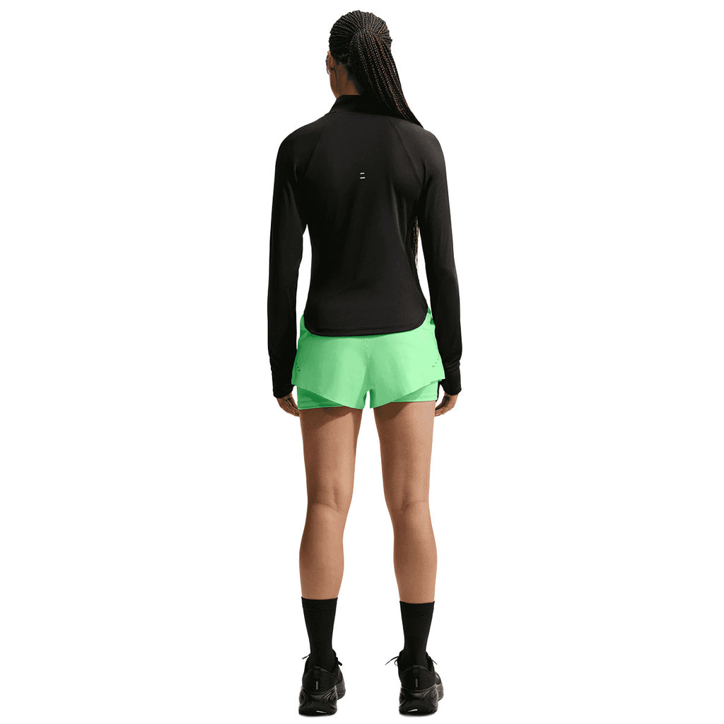 Nike Swift Dri-FIT mid-rise 2-i-1 shorts til dame i grøn og sort