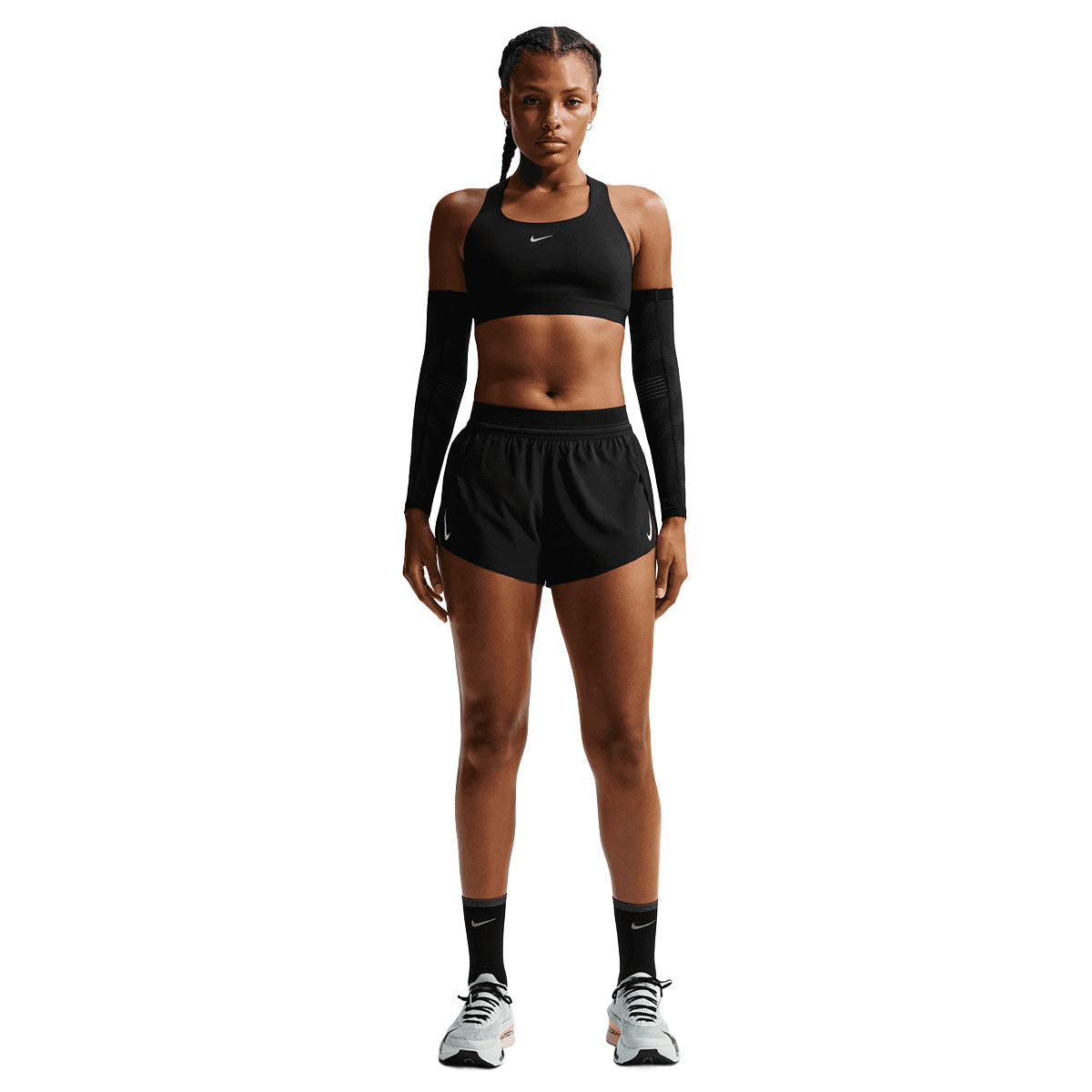 Nike Swift sports-bh med høj støtte i sort, forfra
