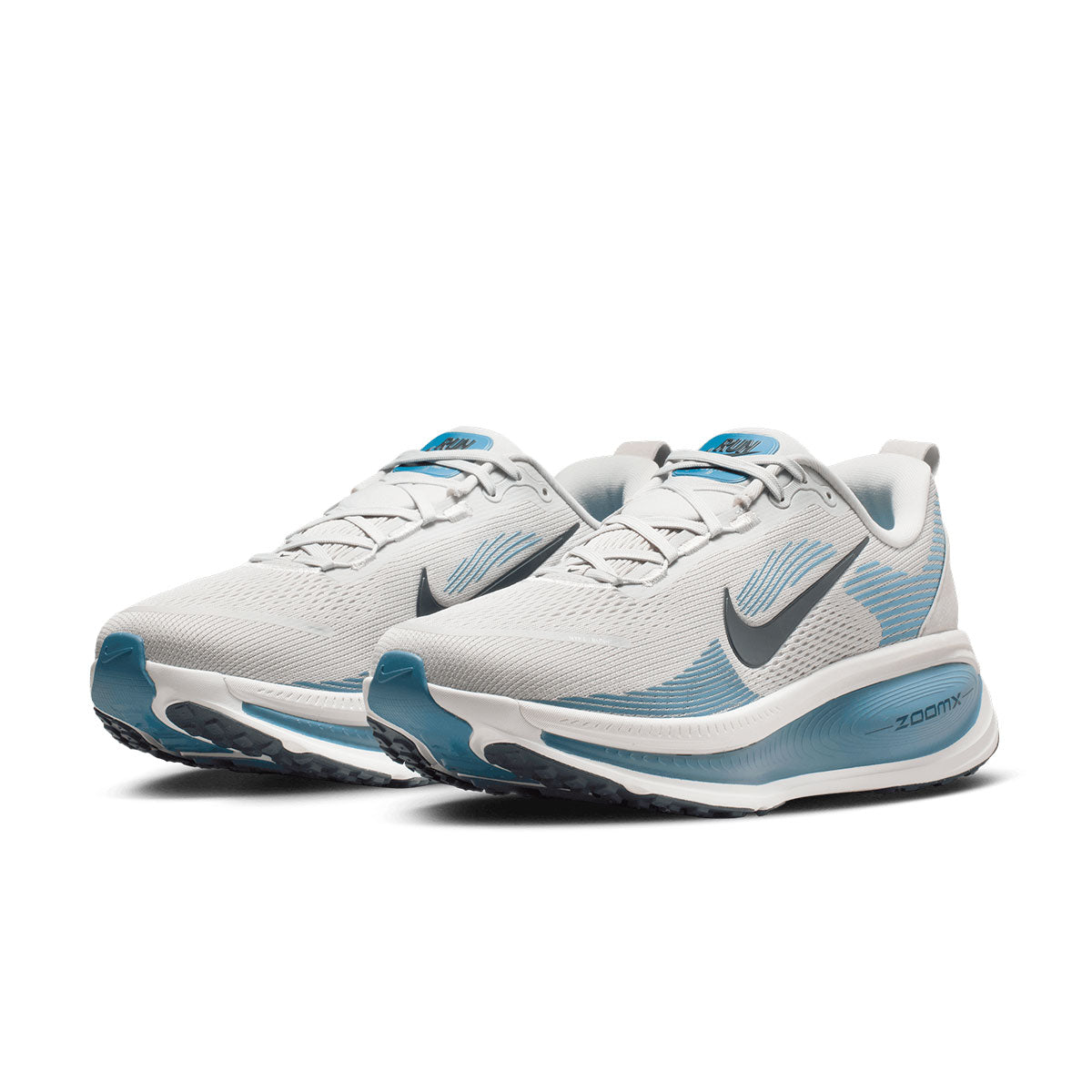 Nike Vomero 18 herreløbesko i hvid og blå med sort logo