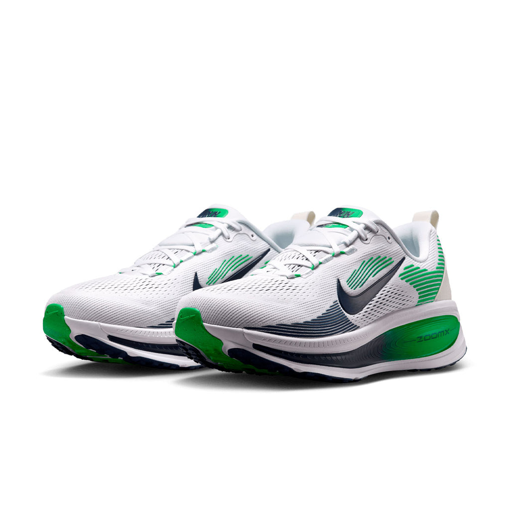 Nike Vomero 18 løbesko til mænd i hvid og grøn med snørebånd