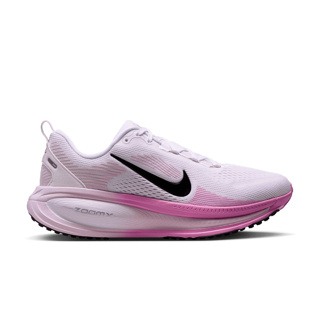 Nike Vomero 18 Dame løbesko i lysegrå med sort hæl og rosa sål