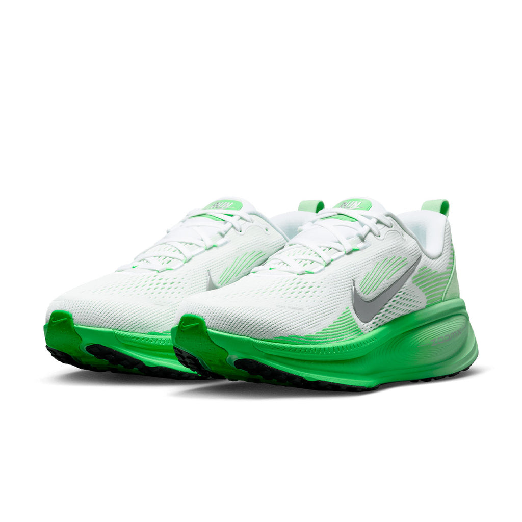 Nike Vomero 18 Dame løbesko i hvid og grøn med snørebånd