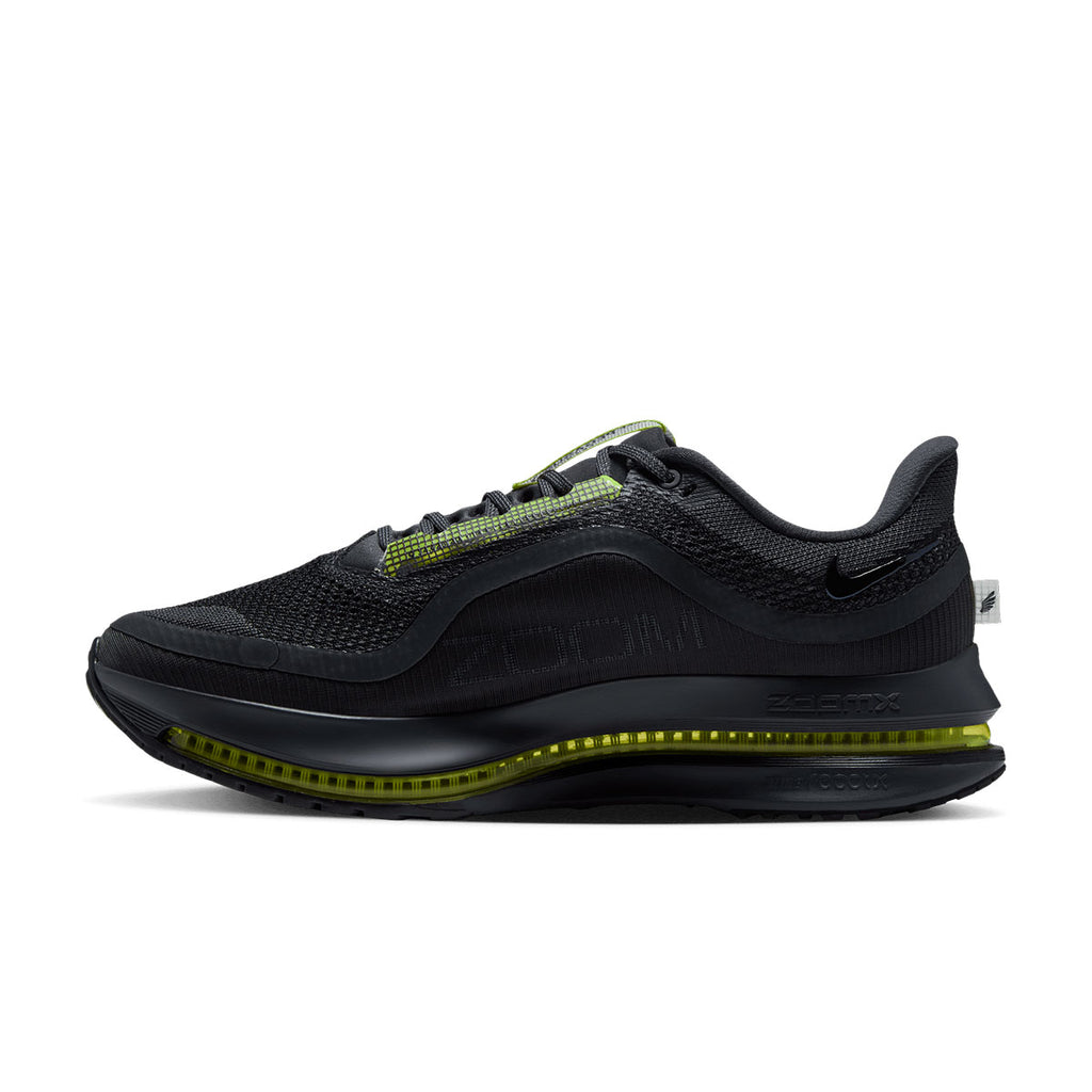 Nike Pegasus herreløbesko i sort med limegrøn detaljer og synlig sål