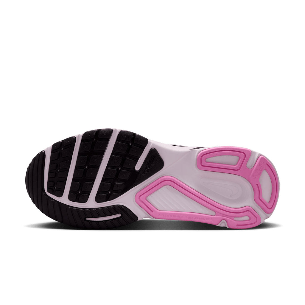 Nike Structure Plus Dame løbesko set fra undersiden med mønster og pink sål