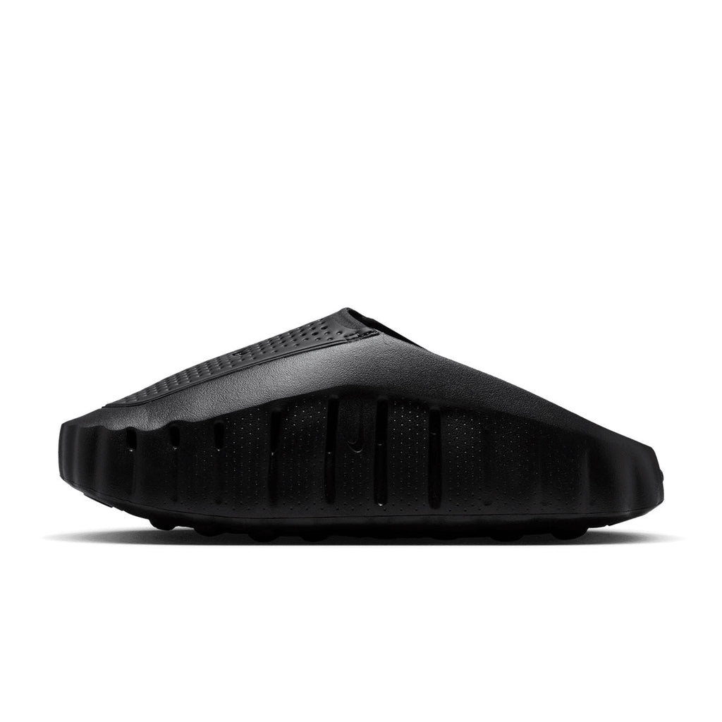 Nike Mind 001 herresandal i sort med perforeret overdel og fodbøjle
