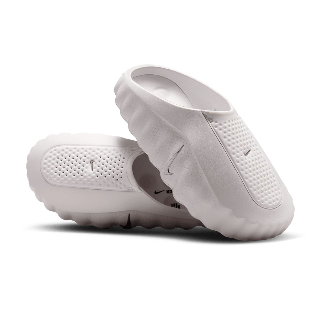 Nike Mind 001 slide-sandaler med perforeret overdel i hvid og grå