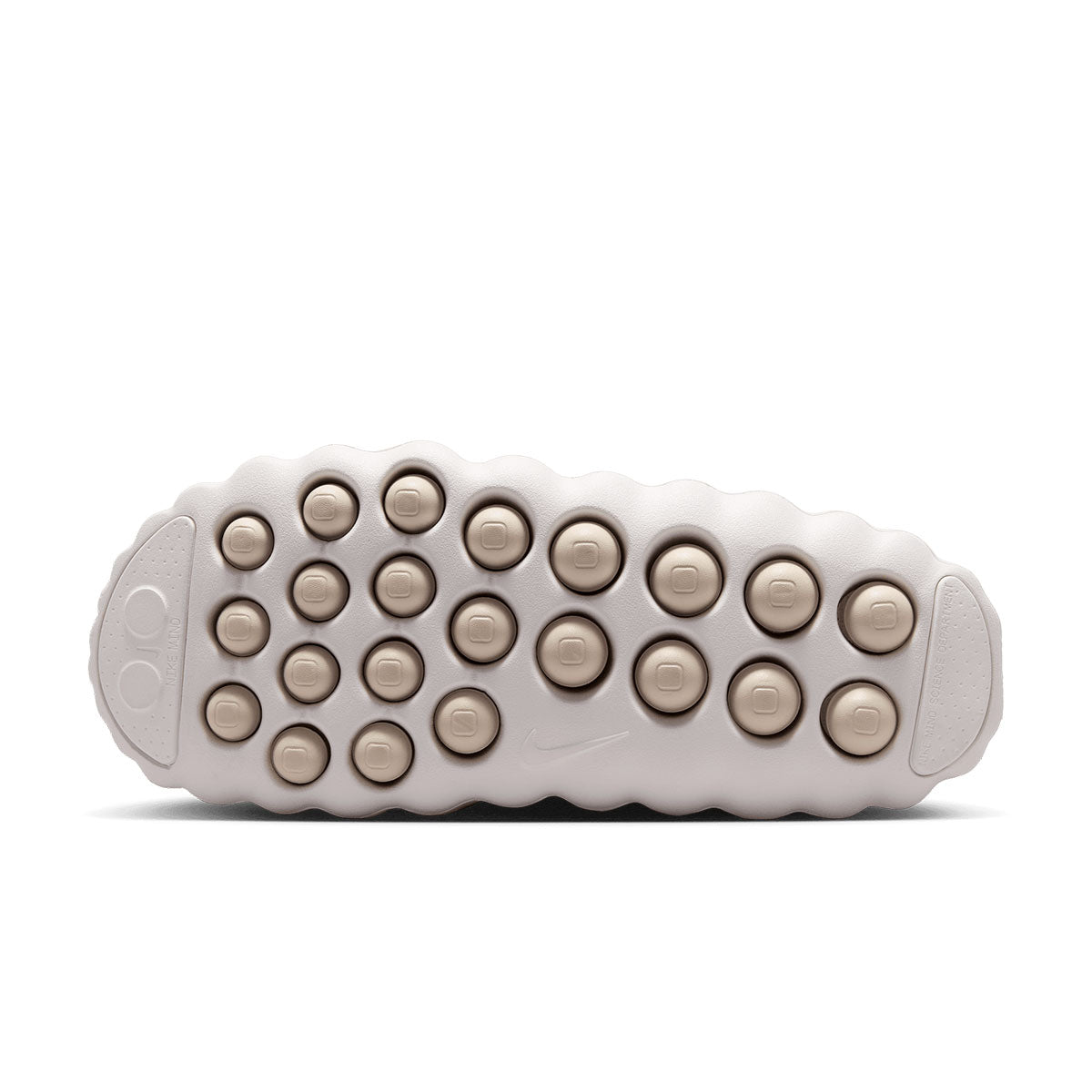 Nike Mind 001 slide-sandal med mønstret sål og knopper