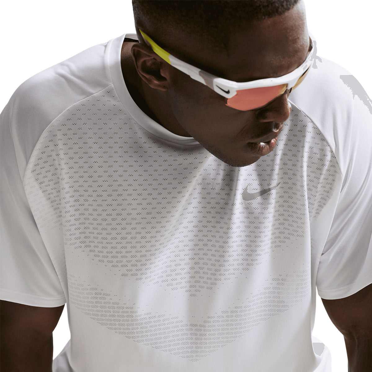 Nike Stride T-shirt til mænd med kort ærmer og lille logo