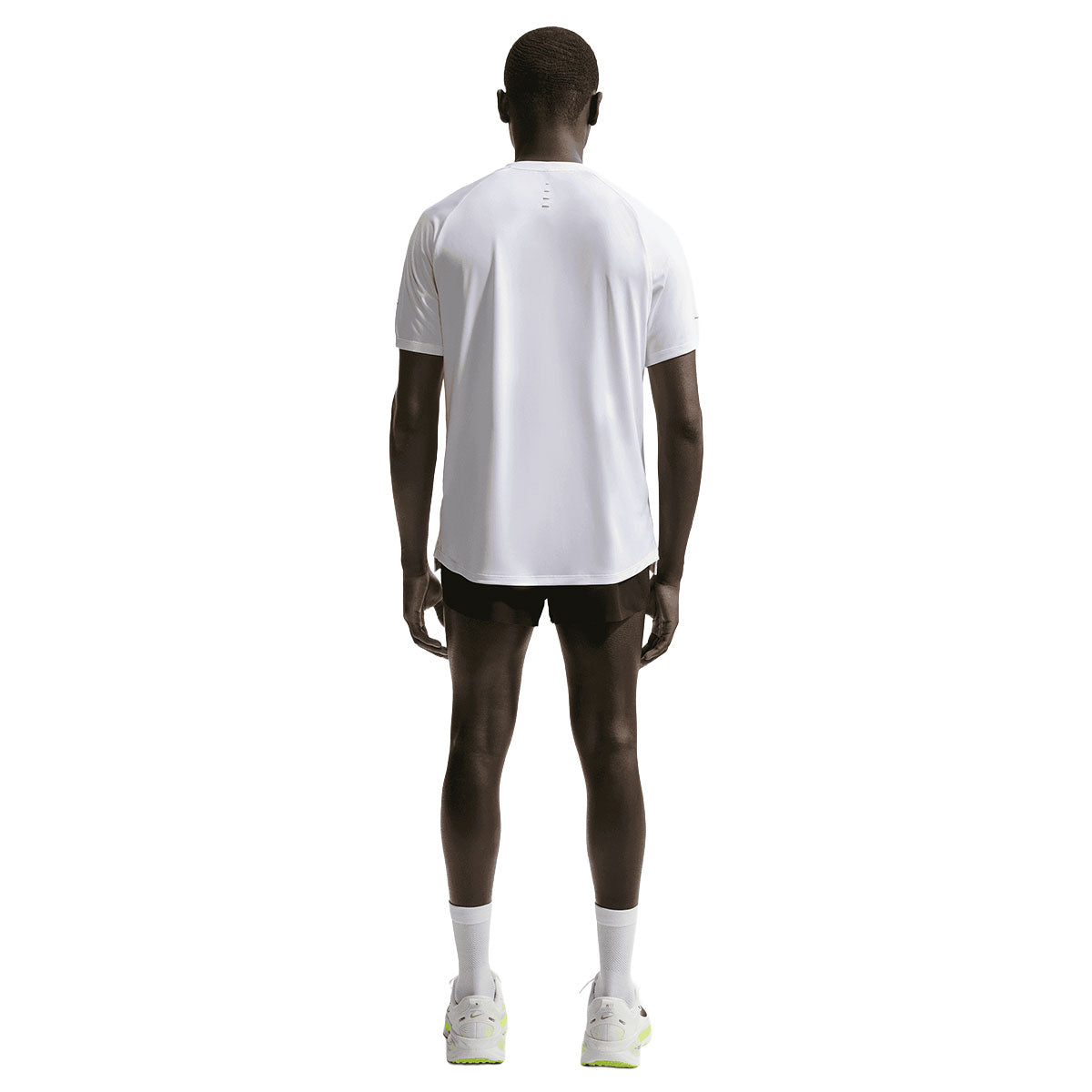 Nike Stride kortærmet T-shirt til mænd i hvid farve