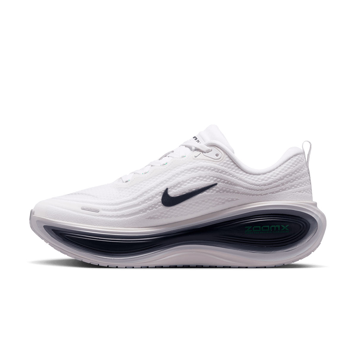 Nike Vomero Plus løbesko til mænd med hvid overdel og sort Swoosh
