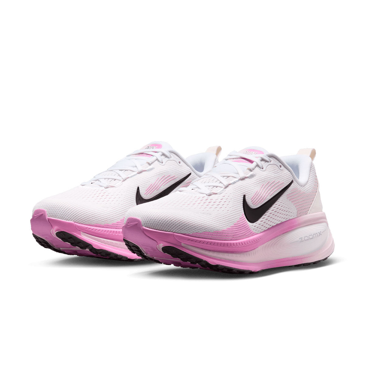Nike Vomero 18 Wide Dame løbesko i hvid og pink med sort Swoosh