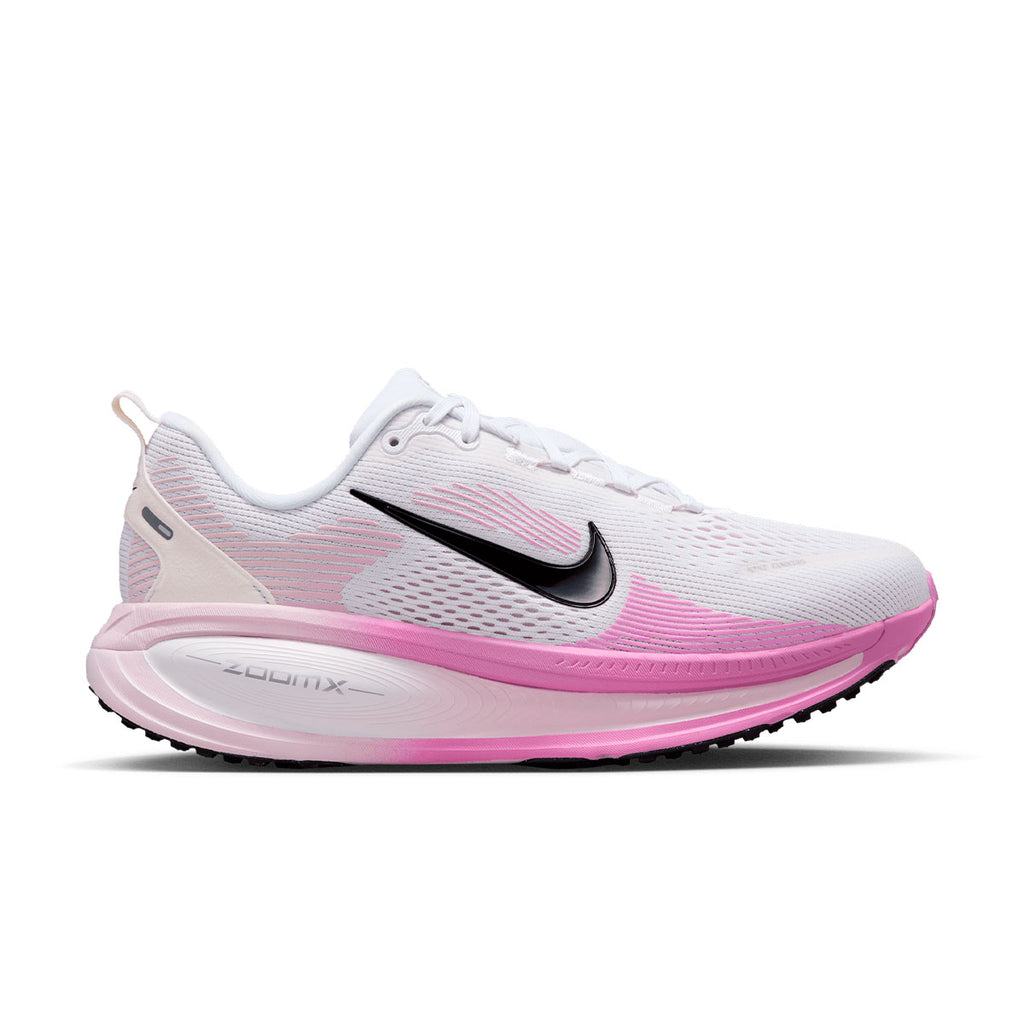Nike Vomero 18 Wide løbesko i hvid med lyserød detalje