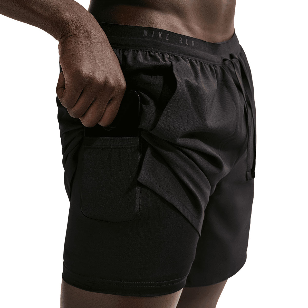 Nike Stride 2i1 7 tommer herre shorts med snørejustering og lomme