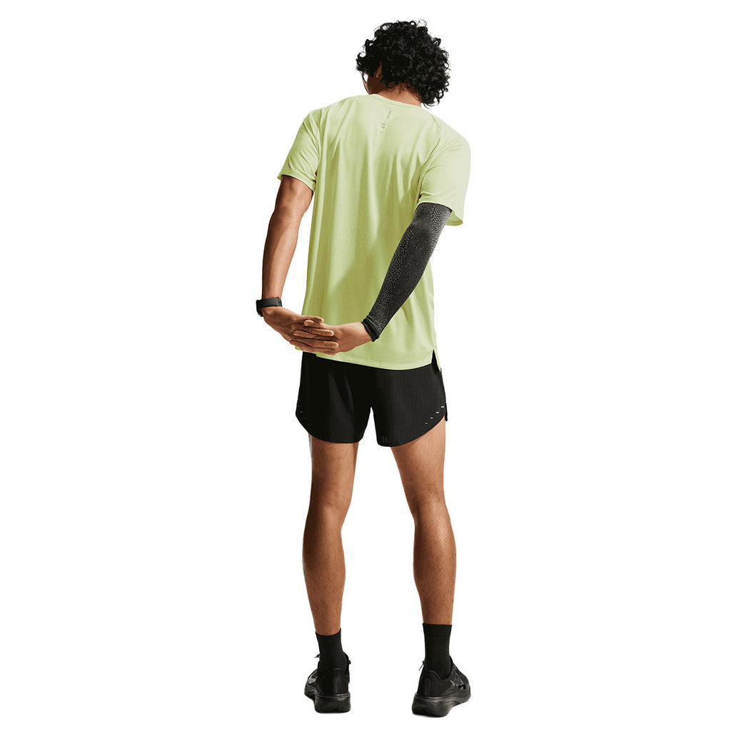 Grøn Nike T-shirt med korte ærmer til herre og bagsidevisning